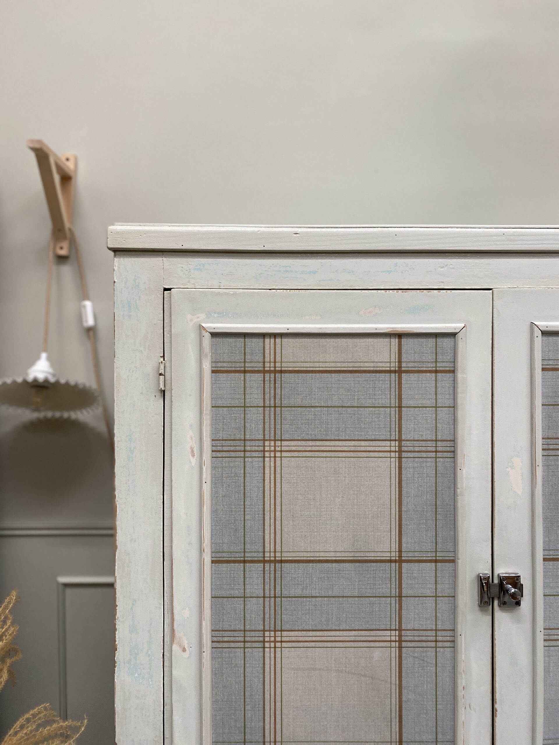 Armoire en bois massif