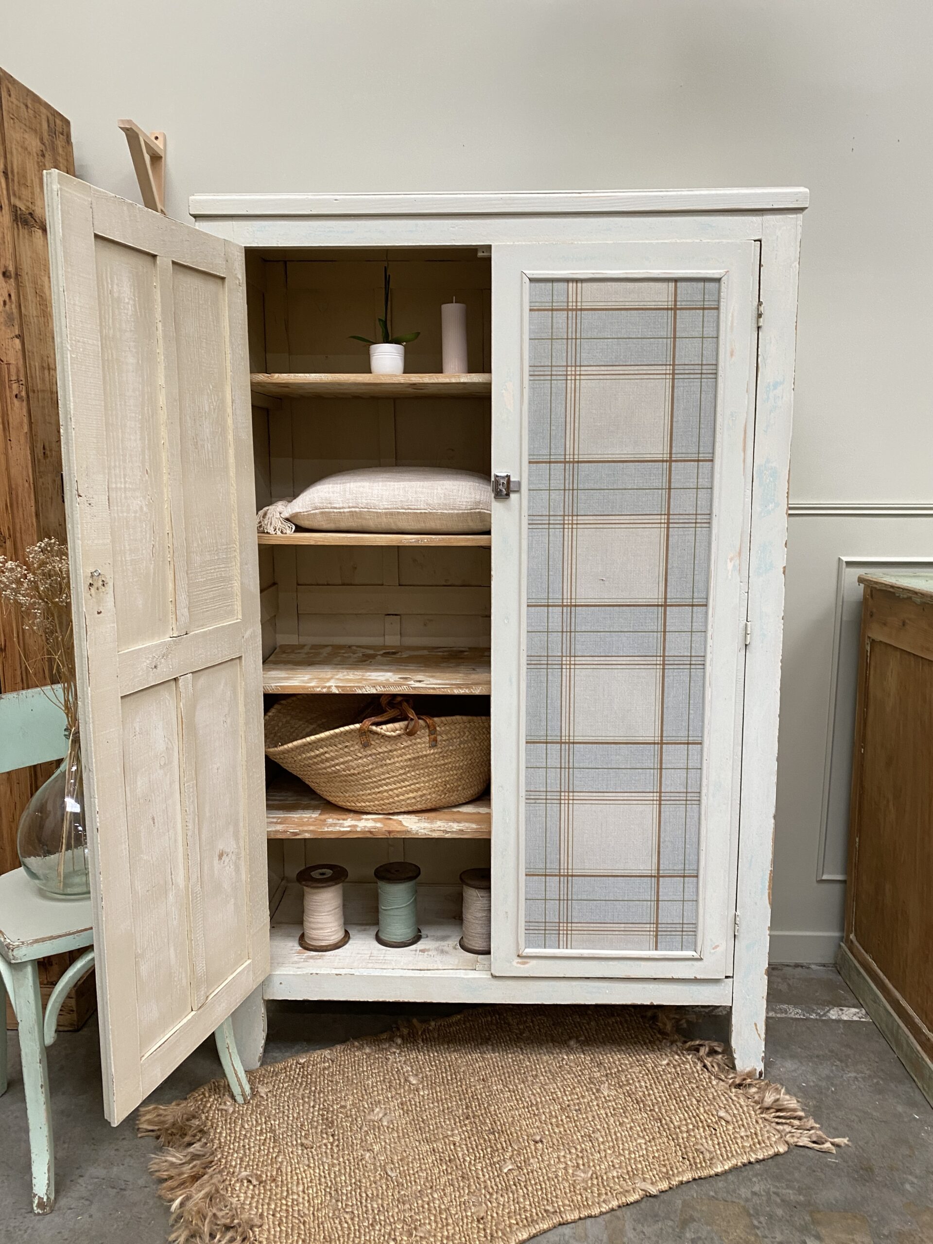 Armoire en bois massif